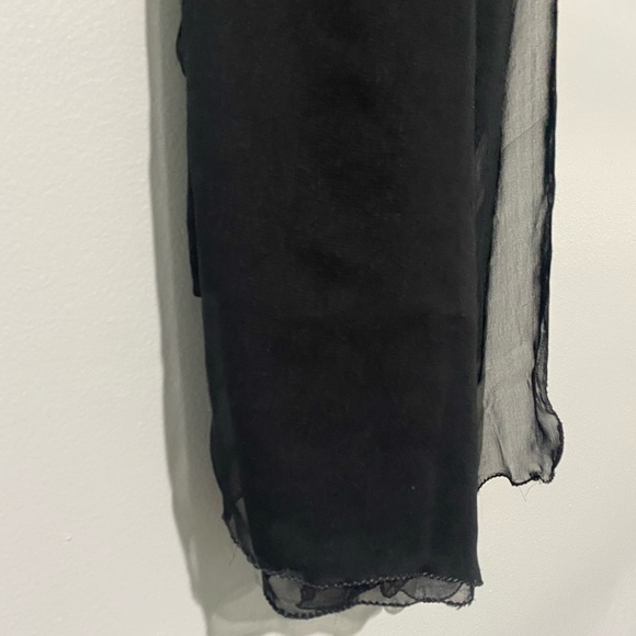 Black polyester dupatta. Piping along all sides. - Picture 2 of 2